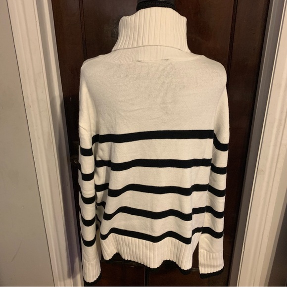 NWT Striped Turtleneck Sweater - Black and White LAUNDRY By Shelli Segal MEDIUM - Picture 3 of 6